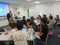 Ambassador Kusaka meeting exchange students from Japan