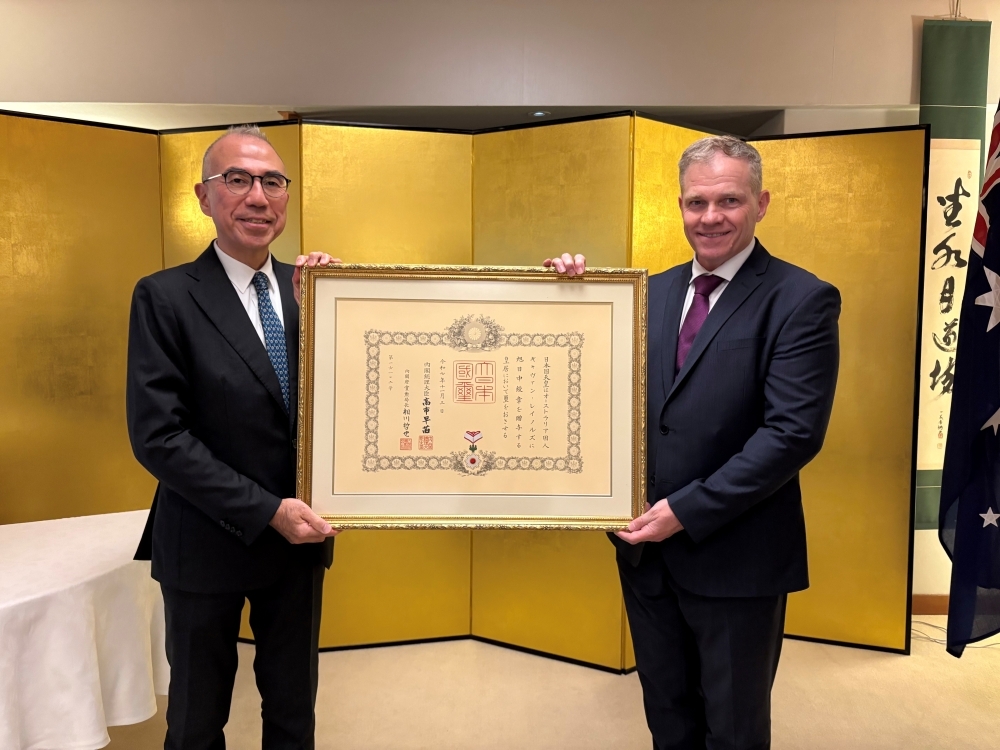 Ambassador Suzuki with Mr Gavan Reynolds